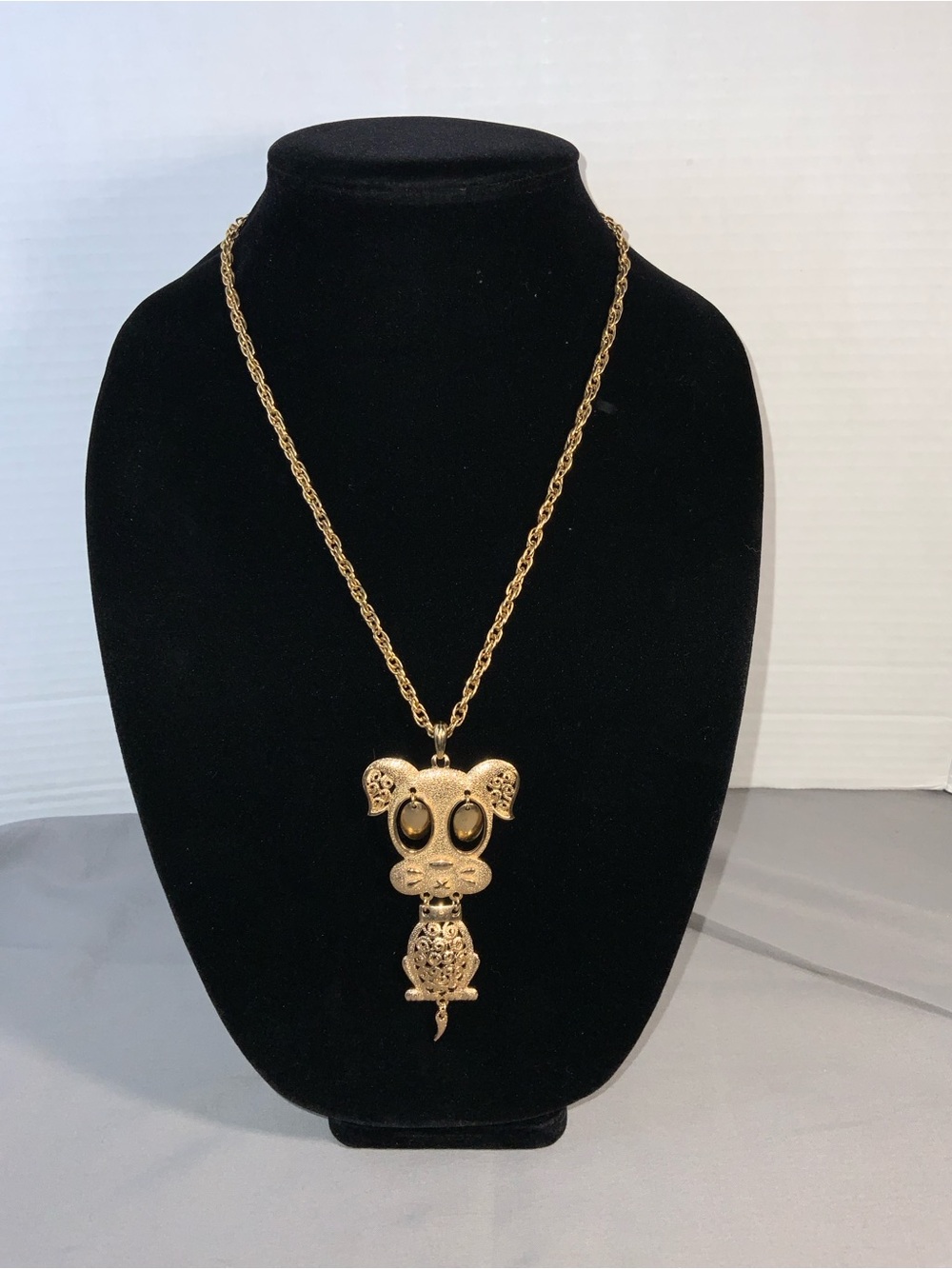 Vintage 1975 Sarah Coventry gold tone “Hercules” Articulated Puppy Dog Necklace
